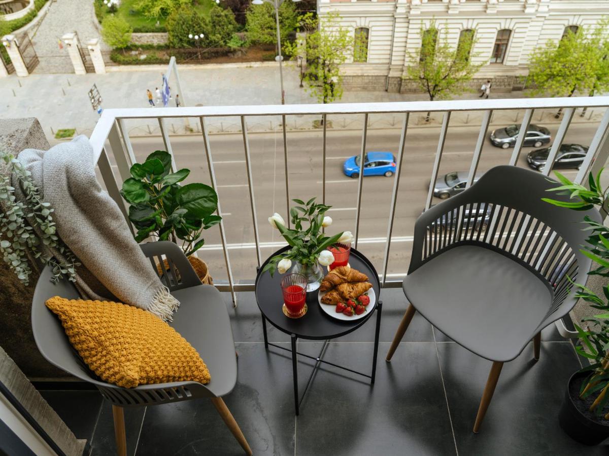 Sunny 2Br Flat - Top Location - Amazing Balcony Bukarest Exterior foto