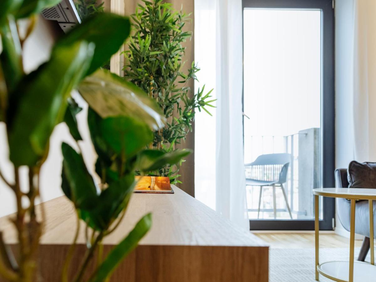 Sunny 2Br Flat - Top Location - Amazing Balcony Bukarest Exterior foto
