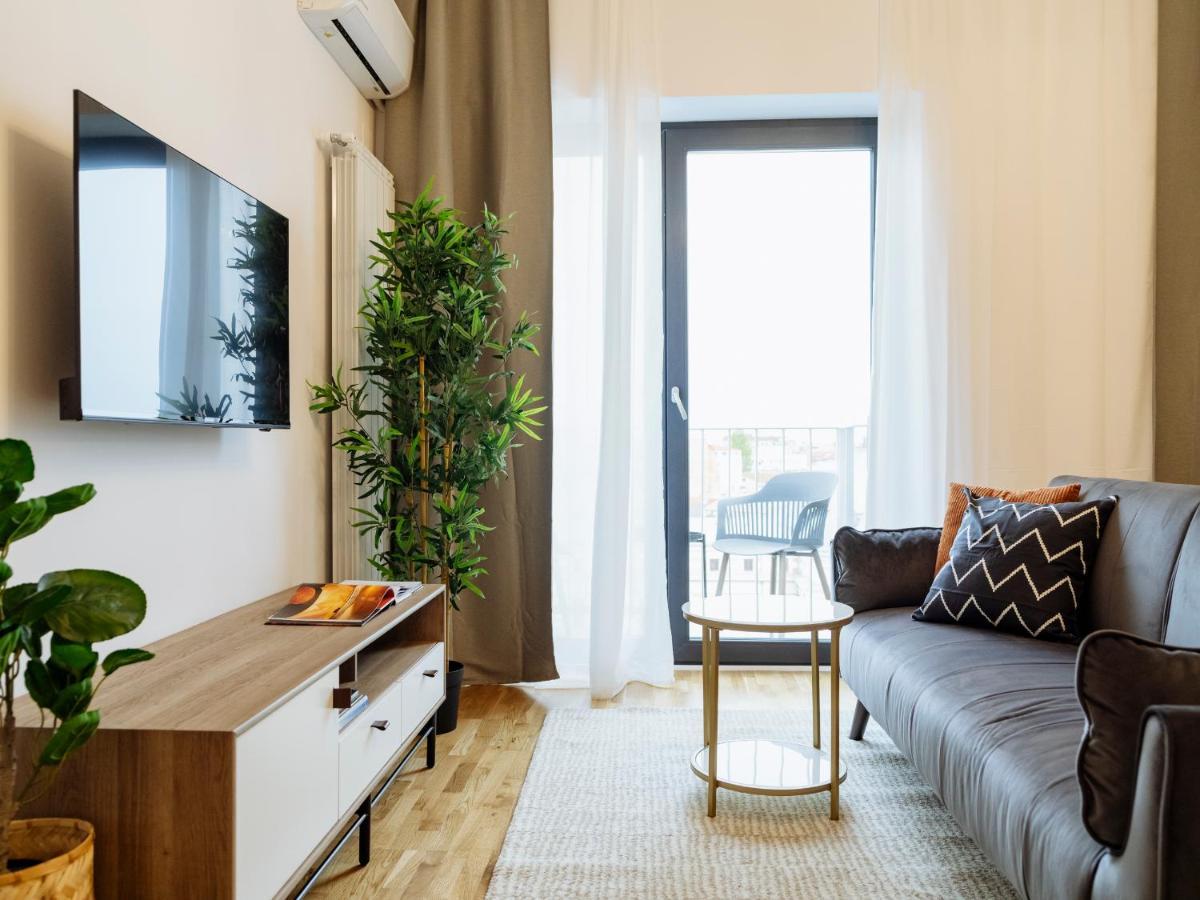 Sunny 2Br Flat - Top Location - Amazing Balcony Bukarest Exterior foto
